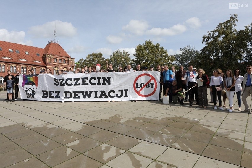 Manifestacja w obronie rodziny na placu Solidarności w Szczecinie [ZDJĘCIA, WIDEO] 