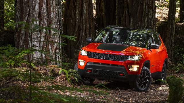 Jeep CompassOficjalna premiera samochodu nastąpi na salonie samochodowym w Los Angeles w listopadzie, natomiast model do sprzedaży wejdzie początku przyszłego roku.fot. Jeep
