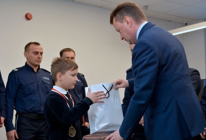 Dzielne dzieci z Tarnowa i Wadowic z medalami za uratowanie ludzkiego życia