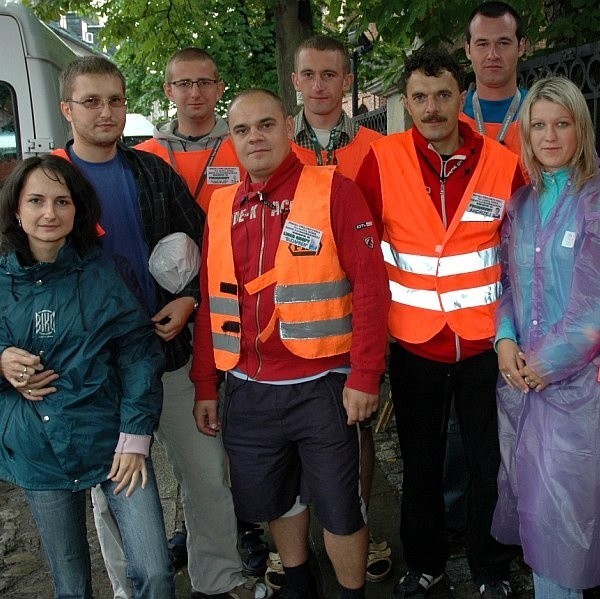 Ci młodzi ludzie pielgrzymują do Częstochowy od kilku lat. Angelika i Marcin (od lewej) poznali się na pielgrzymce, od niedawna są małżeństwem.