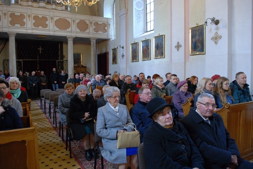 Kilkanaście par z gminy Waśniów świętowało jubileusz Złotych Godów [ZDJĘCIA]