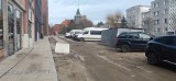 Stare Miasto w Malborku pełne nowych samochodów. Jak rozwiązać problem z parkowaniem na blokowisku przy zamku?
