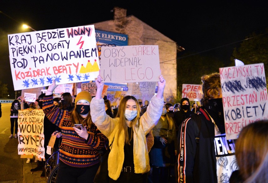 Strajk kobiet w Przemyślu. Kolejny dzień głośnego protestu na ulicach miasta [ZDJĘCIA]