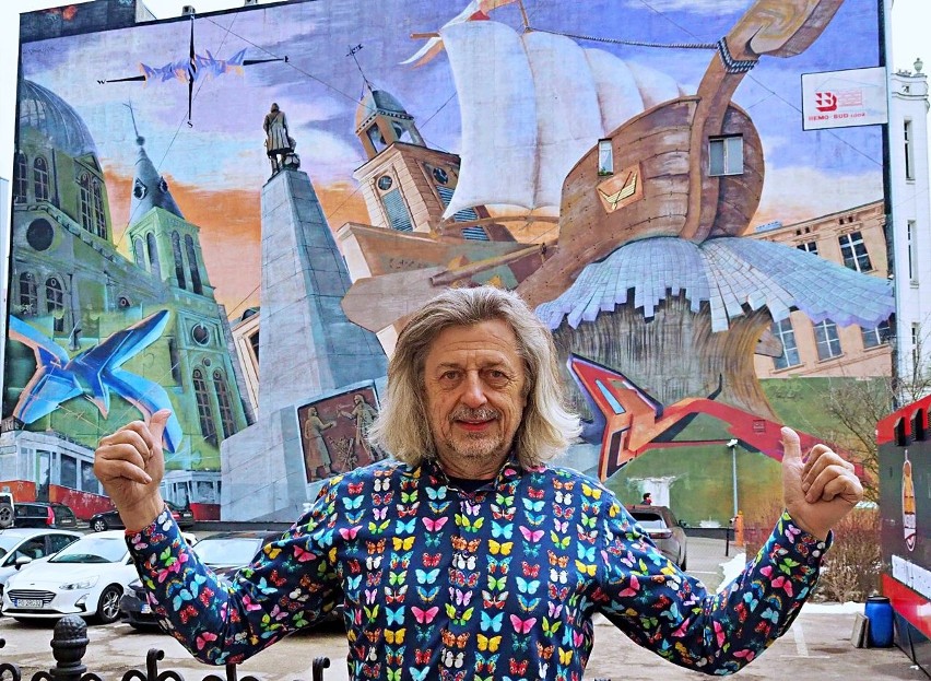 Krzysztof Szymczak lubi murale, w których pojawiają się...