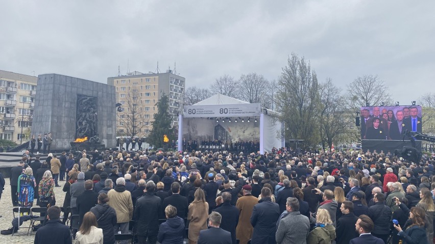 Plac przed Pomnikiem Bohaterów Getta w Warszawie