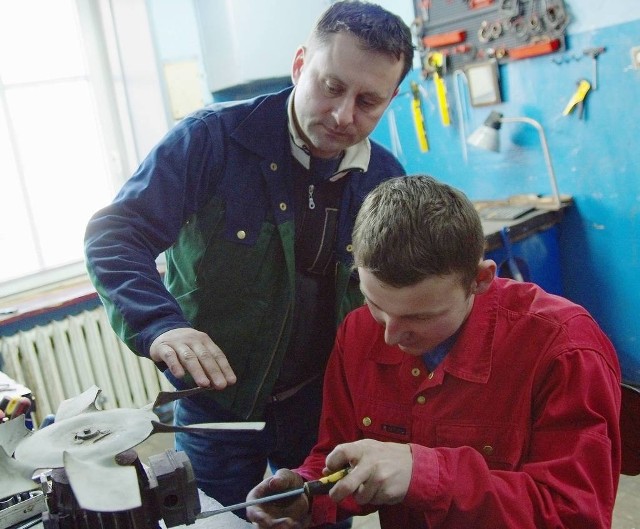 Operator obróbki skrawaniem, technik budownictwa okrętowego czy elektromechanik to kierunki, które będą dostępne dla byłych gimnazjalistów już od nadchodzącego roku szkolnego.