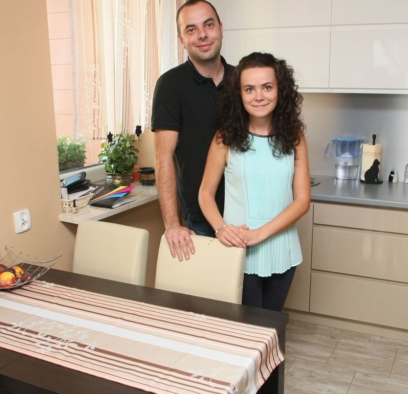 Magda i Marcin Stępień w mieszkaniu przy ulicy Klonowej w...