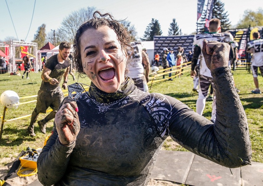 Runmageddon Gdynia 2018. Morderczy wysiłek. Zobacz, co działo się podczas pierwszego dnia imprezy [ZDJĘCIA, WIDEO]