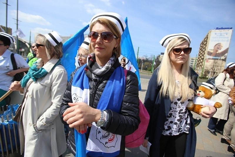 Protest i strajk pielęgniarek w Katowicach pod Spodkiem 22...