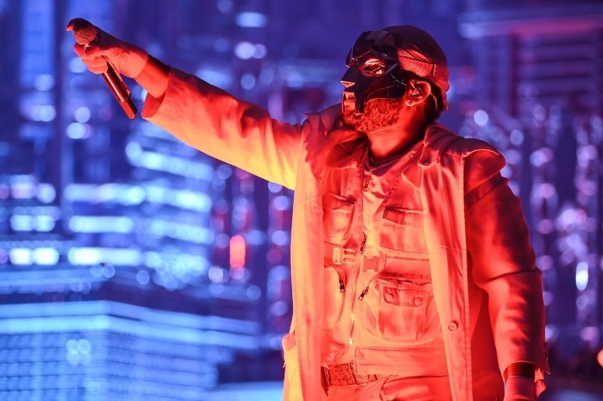 Koncert The Weeknd w Warszawie. Zobacz zdjęcia z wielkiego show. Tancerze, ogień i amerykańskie wieżowce na Narodowym