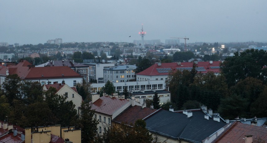 Poranek ze smogiem w Rzeszowie.