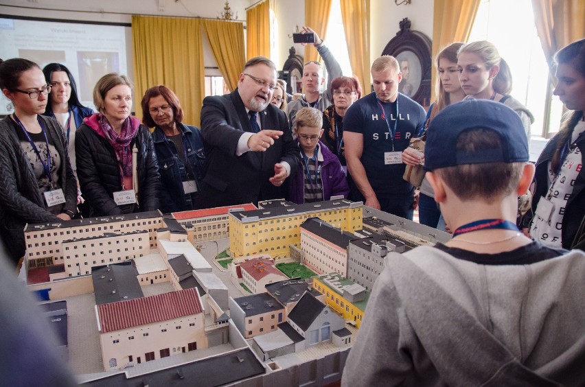 Zwiedzanie aresztu śledczego na rakowieckiej