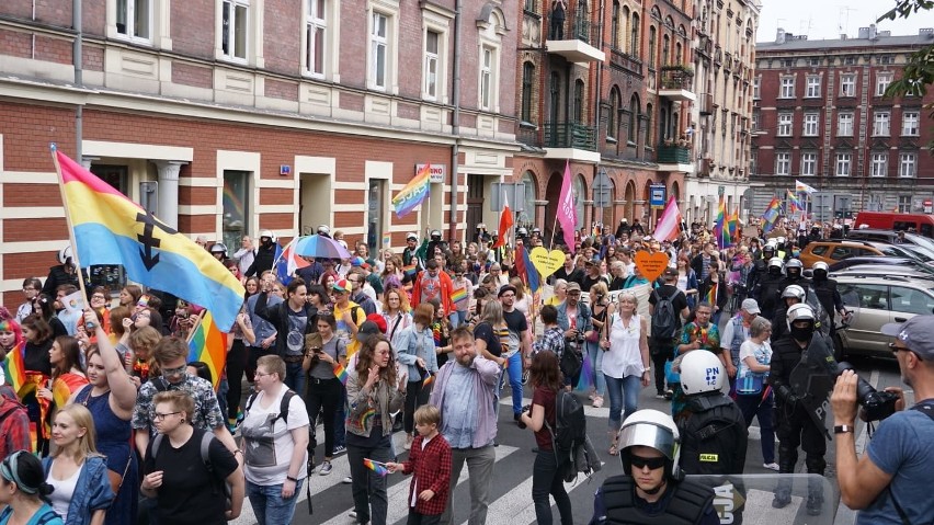 Nawet 3 tys. uczestników Marszu Równości przechodzi przez...