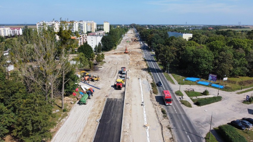 Jest już pierwsza warstwa asfaltu na nowej jezdni...