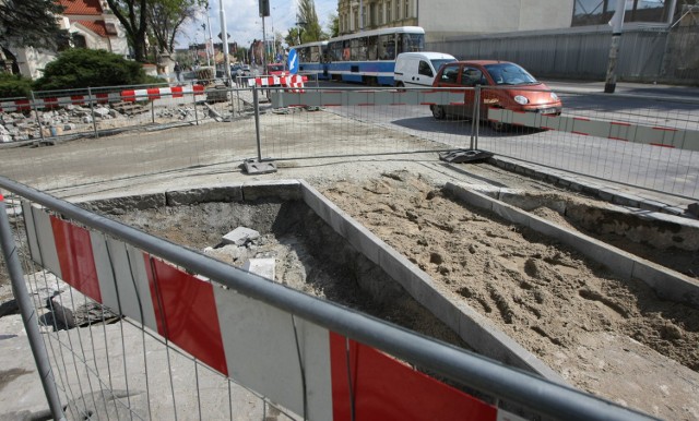 Żeby dojechać do Dobrzyńskiej karetką, inne auta muszą z niej wyjechać