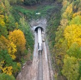 Dobiega końca przebudowa tunelu kolejowego w Trzcińsku na trasie Wrocław-Jelenia Góra. Zanim zostanie oddany, będzie komunikacja zastępcza