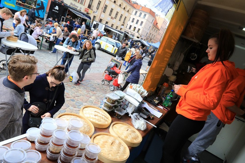 Moda na restauracje na czterech kółkach trwa w najlepsze. W...