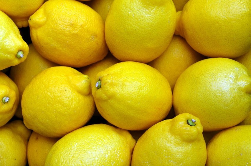 Wystarczy włożyć cytrynę lub limonkę do mikrofalówki na...