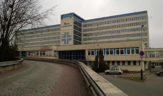 W Łódzkiem w 2022 roku oddziały udarowe przyjęły 4346 pacjentów, najwięcej oddział udarowy w Szpitalu Kopernika – 685, a najmniej - 169 Szpital w Bełchatowie. Średnio na jednym oddziale udarowym leczonych jest w ciągu roku 340 chorych.