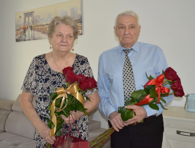 Krystyna i Tadeusz Sakowie z Dąbrowy Biskupiej świętują w br. 60-lecie pożycia małżeńskiego, czyli diamentowe gody
