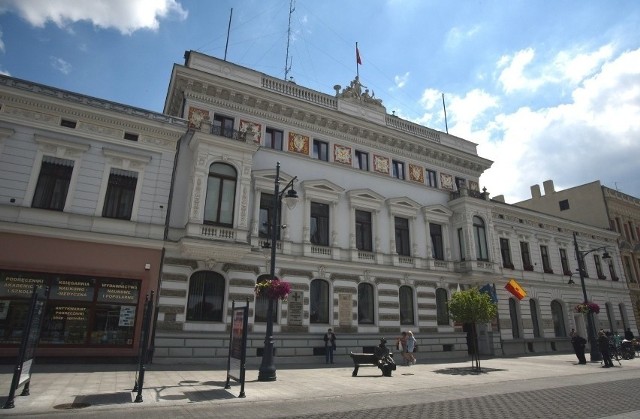 Do komisji nagród odznaczeń w tegorocznej edycji Nagrody Miasta Łodzi wpłynęło piętnaście kandydatur. Wszystkie spełniały wymogi formalne, jednakże statut miasta Łodzi nagrody pozwala radnym przyznać w ciągu jednego roku tylko pięciorgu kandydatom