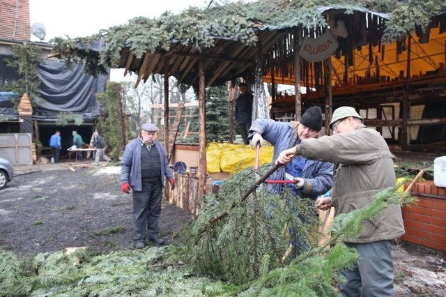 Do zbudowania szopki wykorzystanych zostanie około 30 kubików drewna, kilkanaście tysięcy światełek, pół kilometra kabla i 60 kilogramów gwoździ.