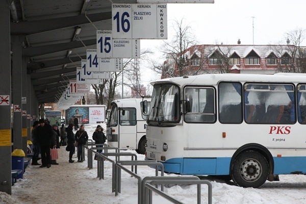 Od czwartku część autobusów słupskiego PKS-u, która jeździ przez Dębnicę Kaszubską, będzie docierać aż do osiedla Niepodległości.