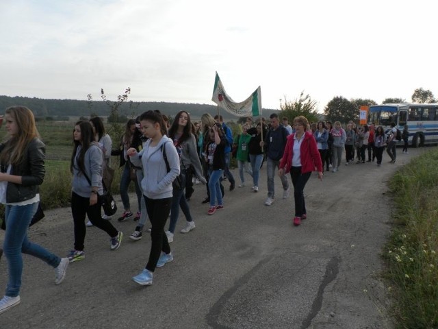 Na trasie pieszego rajdu szlakiem księdza Konarskiego.