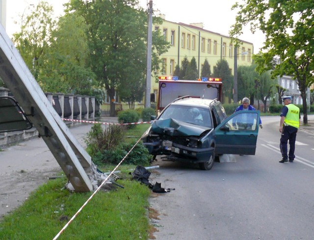 Wciąganie volkswagena na lawetę.