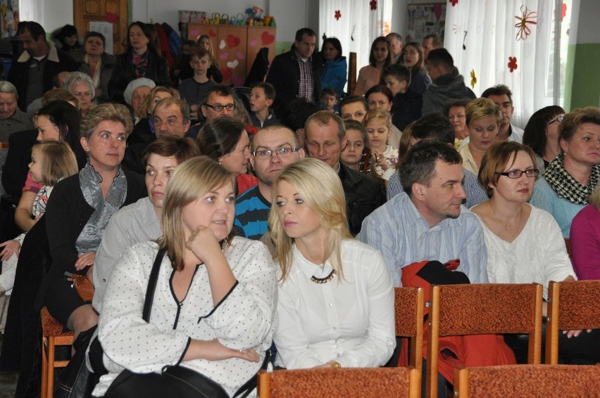 Gmina Jastrząb. Młodzież pieśnią chwaliła Boga. Tłumy obserwowały konkurs w parafii