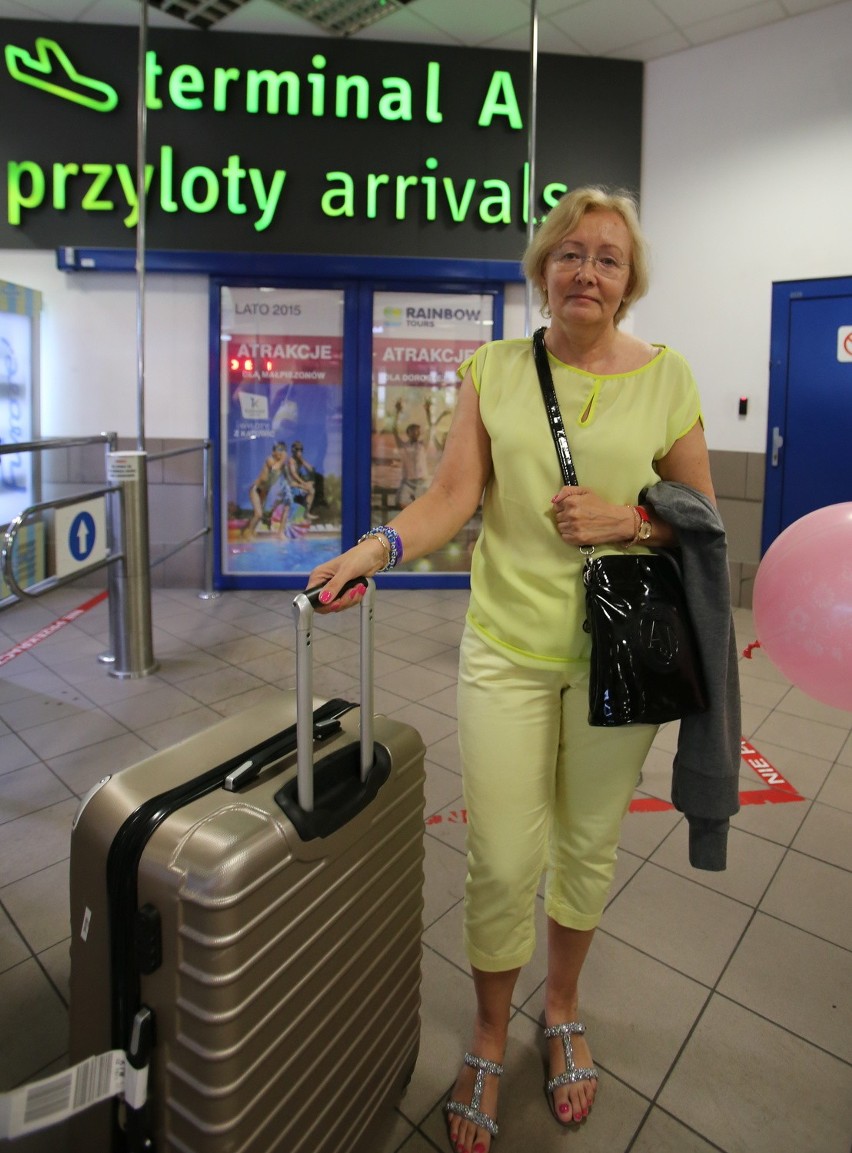 Lotnisko w Pyrzowicach: Polscy turyści wracają z Tunezji