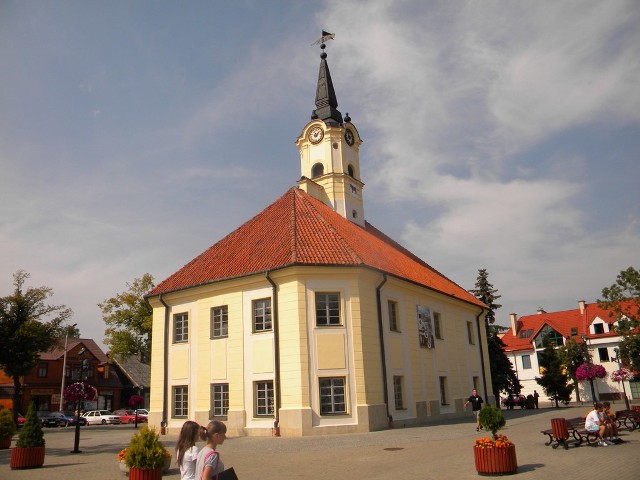 Ratusz w Bielsku Podlaskim, mieście obfitującym we wschodnią i zachodnią kulturę chrześcijańską.