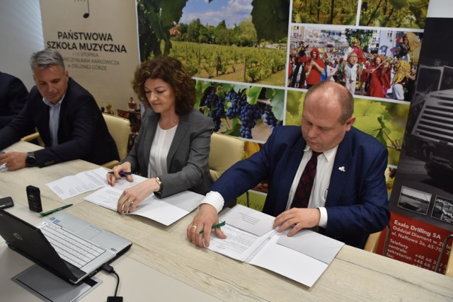 Konferencja prasowa - podpisanie umowy na drugi etap budowy szkoły muzycznej w Zielonej Górze - 14 września 2021 roku