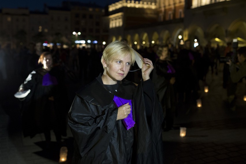 "Bierność to przyzwolenie". Kolejny protest KOD w Krakowie [ZDJĘCIA, WIDEO]