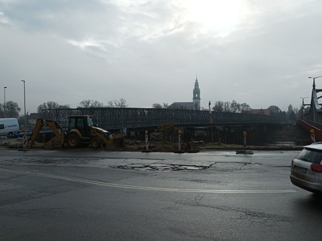 Jeszcze czekamy na otwarcie nowego, tymczasowego mostu na Odrze w Krośnie Odrzańskim.