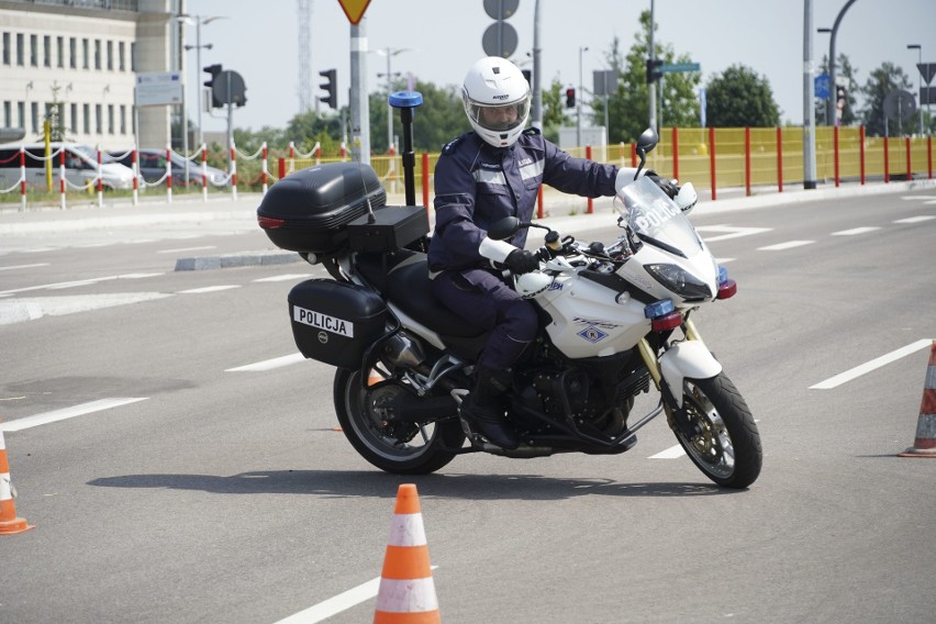 Szkolenie policyjnych kierowców motocyklów. Funkcjonariusze pokazali co potrafią [ZDJĘCIA, WIDEO]