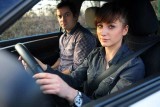 Poślizg, liść i prawo jazdy dla młodych kierowców na próbę