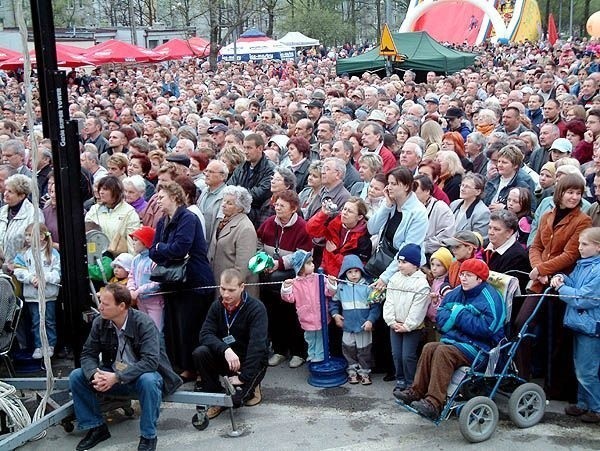 Koncert "Mazowsza" oglądało kilka tysięcy osób.