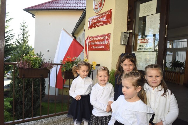 Patronem Szkoły Podstawowej w Dobranowicach (gmina Wieliczka) został ponownie jej fundator Wojciech Kucharski. Szkoła otrzymała także sztandar