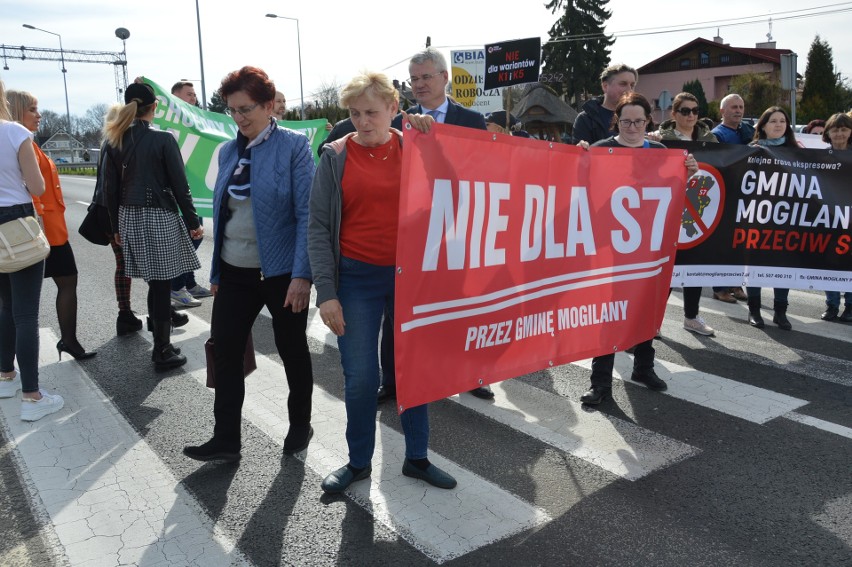 Libertów. Zakopianka była zablokowana. Protest mieszkańców gminy Mogilany przeciwko budowie nowej S7