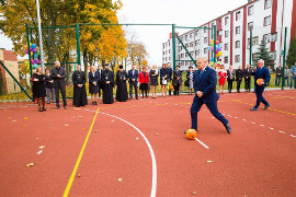 Specjalny Ośrodek Szkolno-Wychowawczy w Białymstoku dostał nowe boiska. Na 20 urodziny