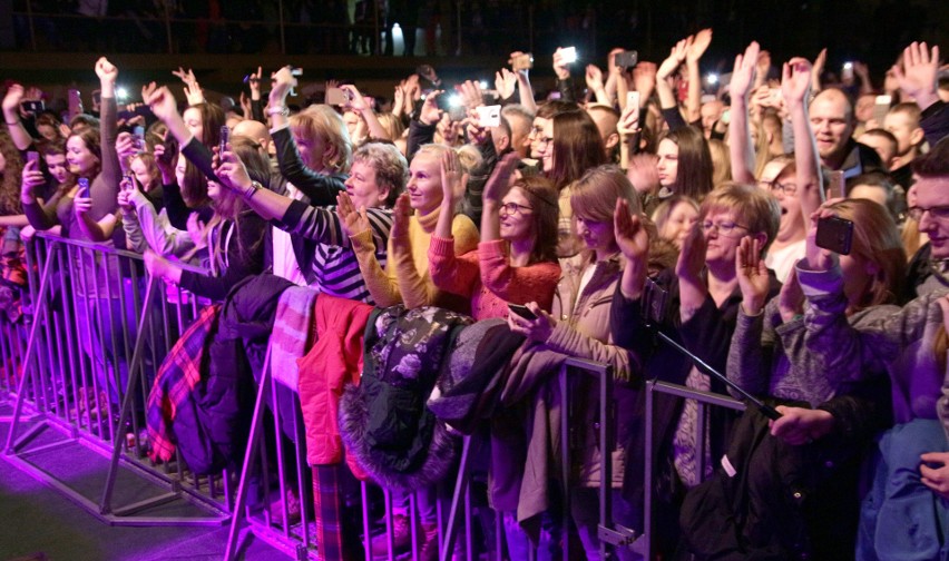 Na hali sportowej w Mniszku odbył się koncert...