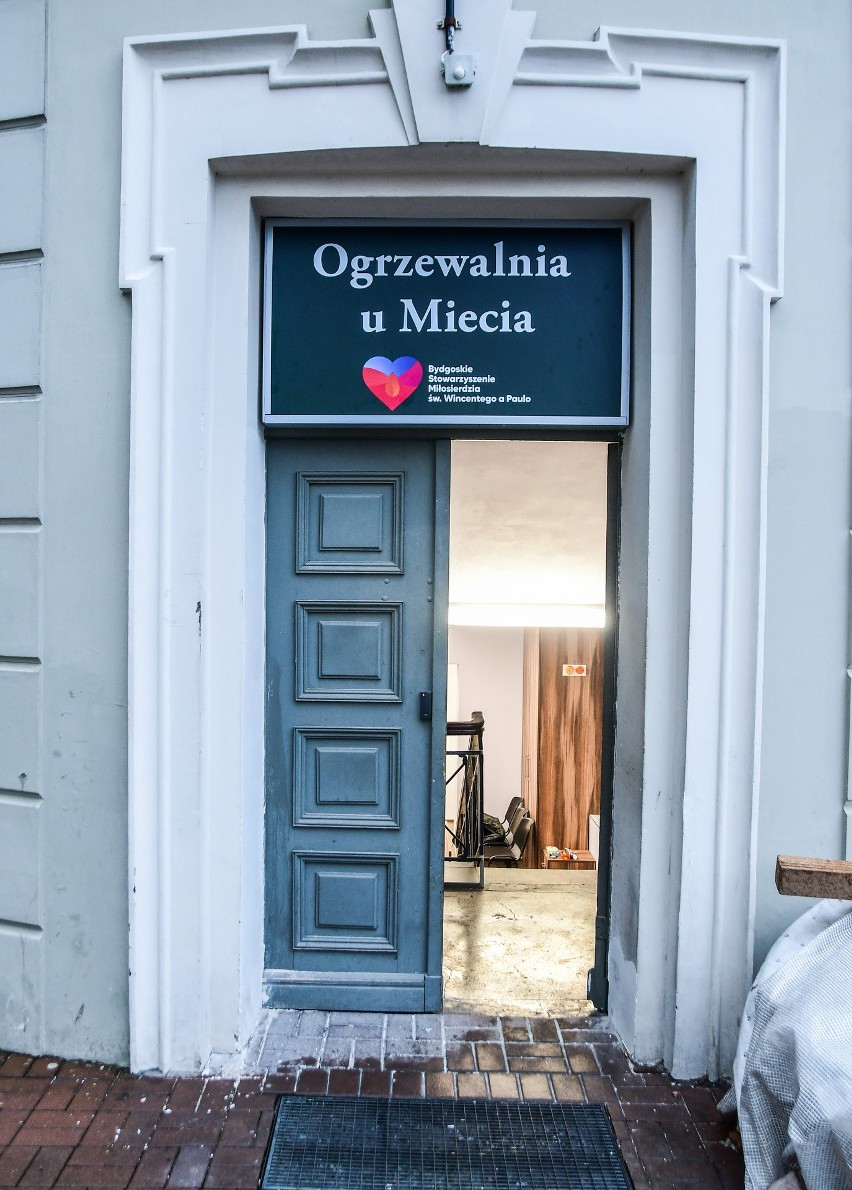 W ogrzewalni „U Miecia” przy bydgoskiej bazylice przebywa...