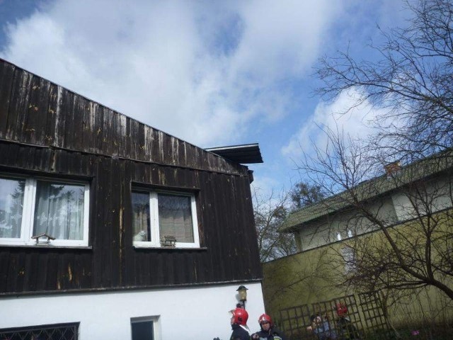 Strażacy zabezpieczyli dach w Owińskach uszkodzony przez silny wiatr
