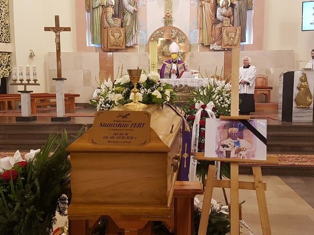 Odbył się pogrzeb księdza kanonika Stanisława Ferta, pierwszego proboszcza parafii w Wiśniówce. Odszedł w  91 roku życia i 64 roku kapłaństwa.