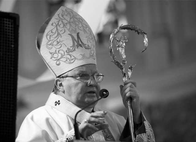 Po ciężkiej chorobie, zmarł arcybiskup wrocławski - Marian Gołębiewski