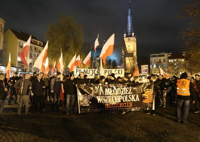 Takie wartości, jak honor, rodzina, Bóg oraz pamięć o tych, którzy walczyli za niepodległą Polskę, trzeba czcić i dlatego tu jesteśmy - podkreślali idący w marszu. Było ich ponad trzy tysiące, zarówno młodych (większość), jak i starszych