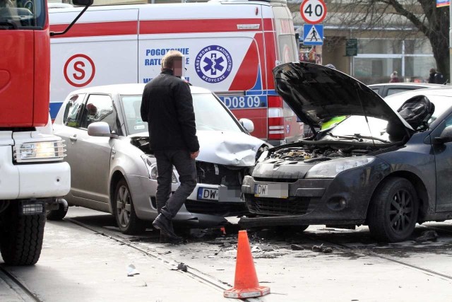 Wypadek na skrzyżowaniu przy placu Orląt Lwowskich