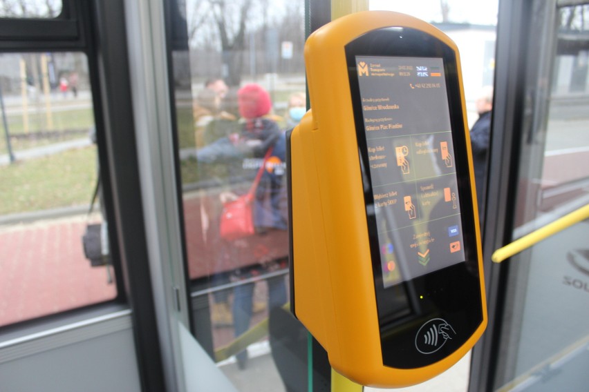 Nowe automaty biletowe są już dostępne w autobusach w...