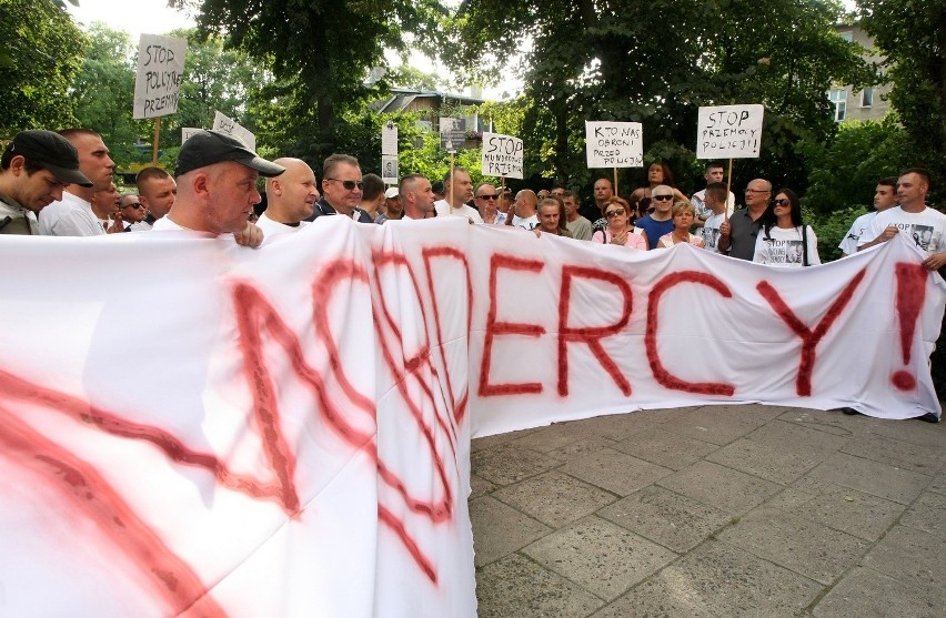 Manifestacja przed komisariatem we Wrzeszczu.Stop przemocy! ZDJĘCIA!